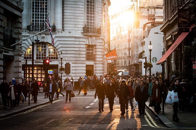 FOMO (Fear of Missing Out) vs. FMF (First Mover Fear)